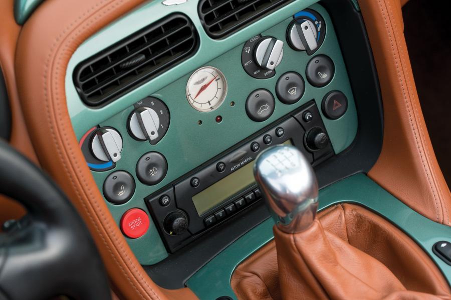 Детали интерьера Aston Martin DB AR1 Zagato 2003 года  (NA) (фото 12 из 51)